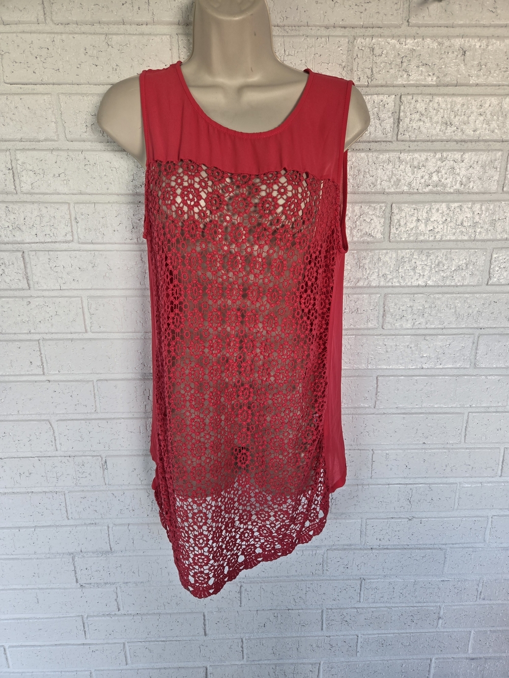 Cremieux Women's Large Coral Pink Crochet Lace High Low Sleeveless Blouse. #1234